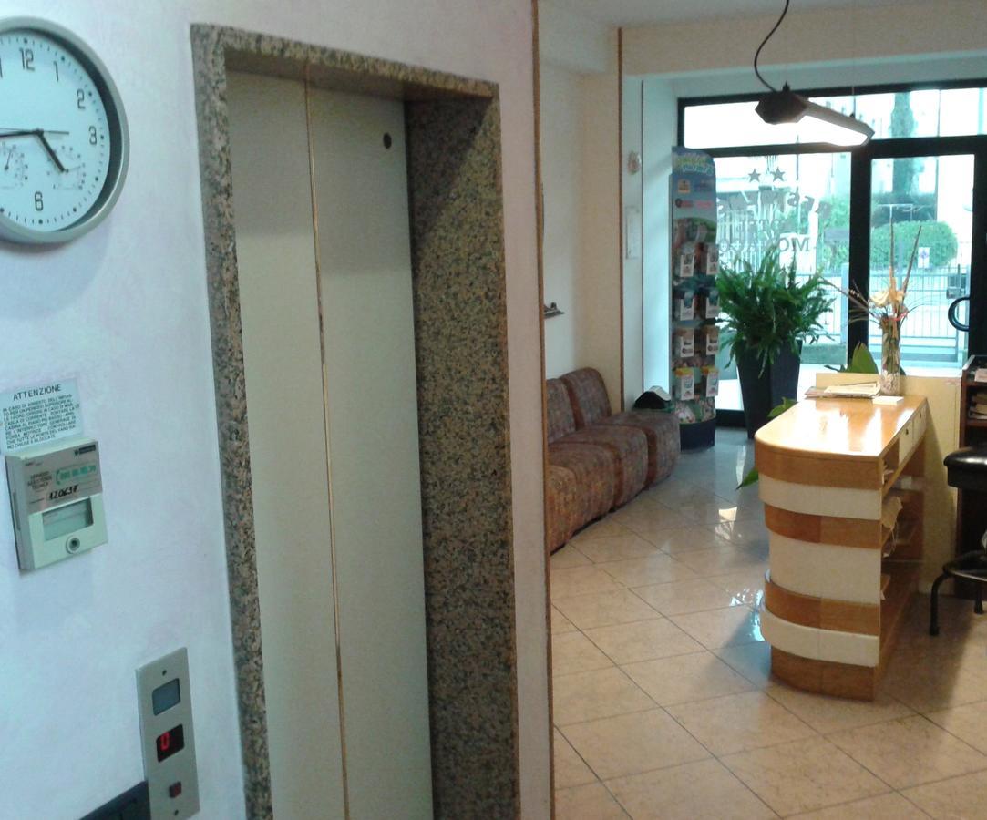 Residence Monaco Appartamenti 리미니 외부 사진